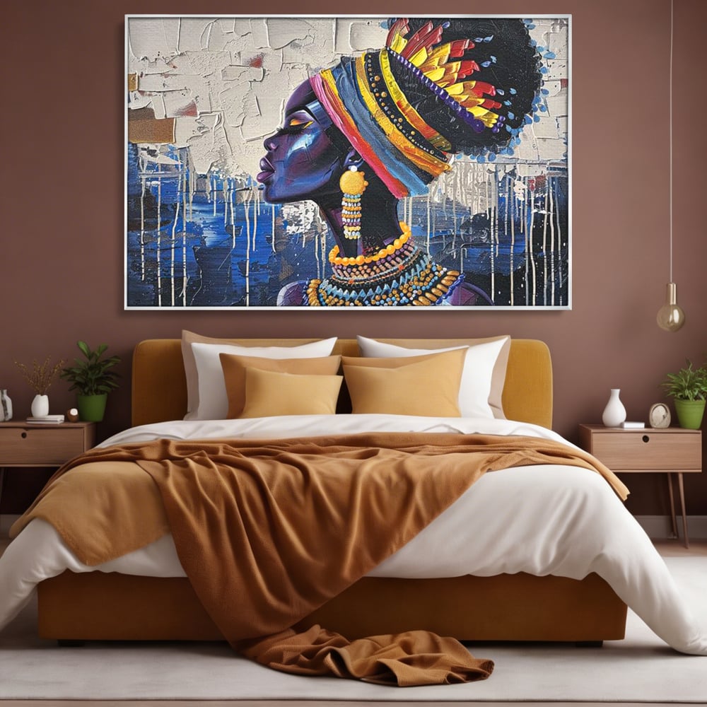 Tablou canvas cu tablou canvas cu regina africana in profil, in rama de aluminiu argintiu, pe perete intr-un dormitor